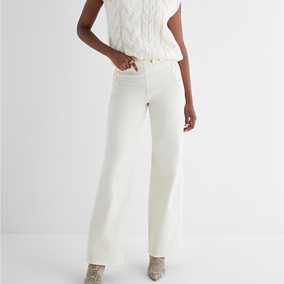 Express high waisted cream wide leg gold button jeans. Size 2R - Picture 2 of 7
